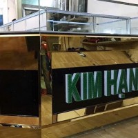 Tủ trưng bày trang sức giữa nhà PVG43 - Đẳng cấp từ thiết kế đến chất liệu